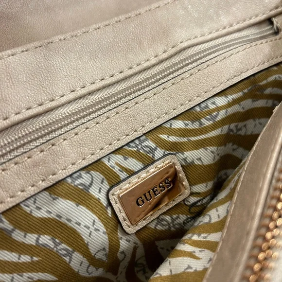 GUESS CLUTCH - Picture 4 of 7